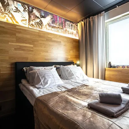 Time - Hostel *